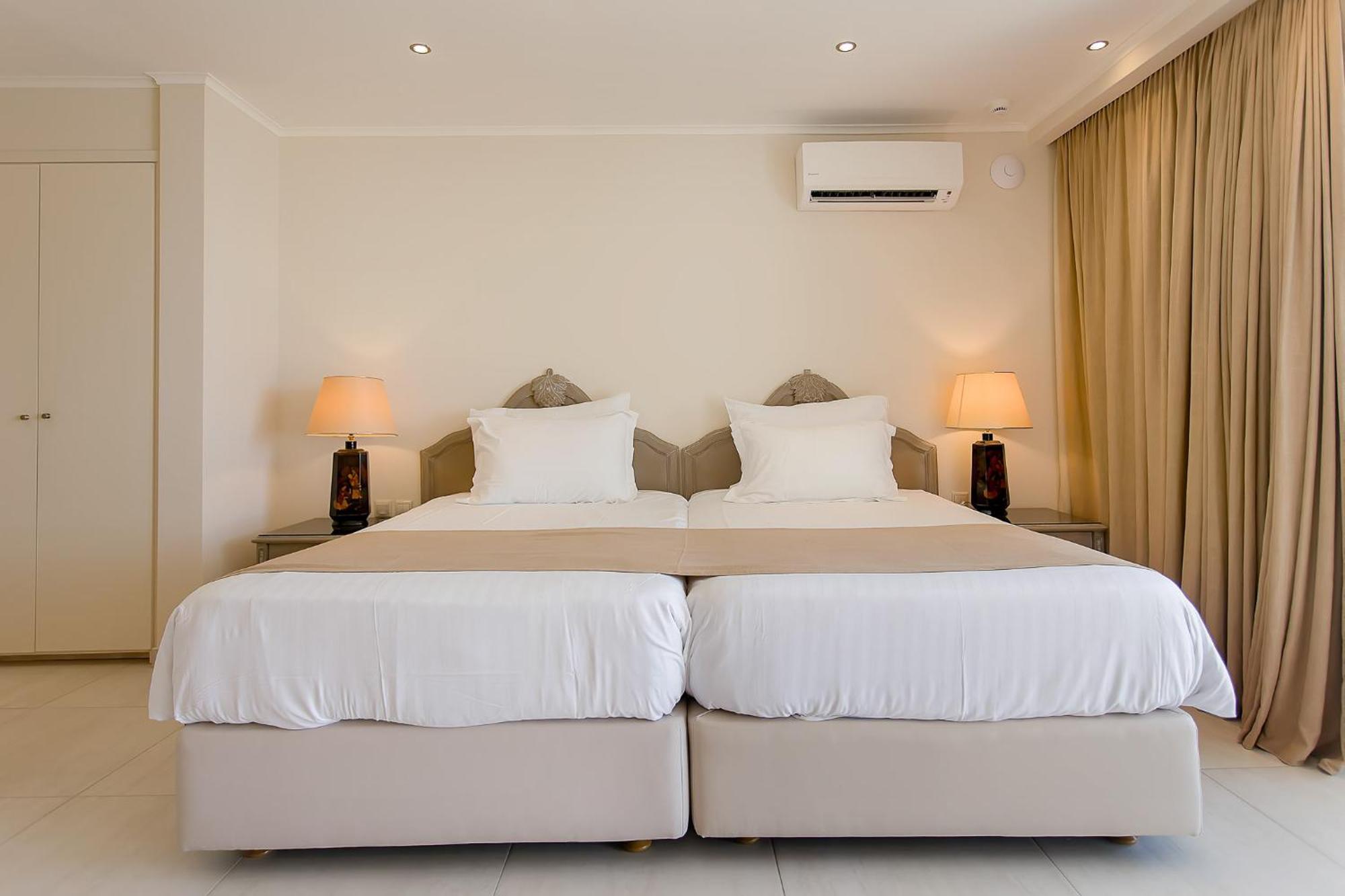 Corfu Holiday Palace Perama  Bagian luar foto A bedroom with two single beds