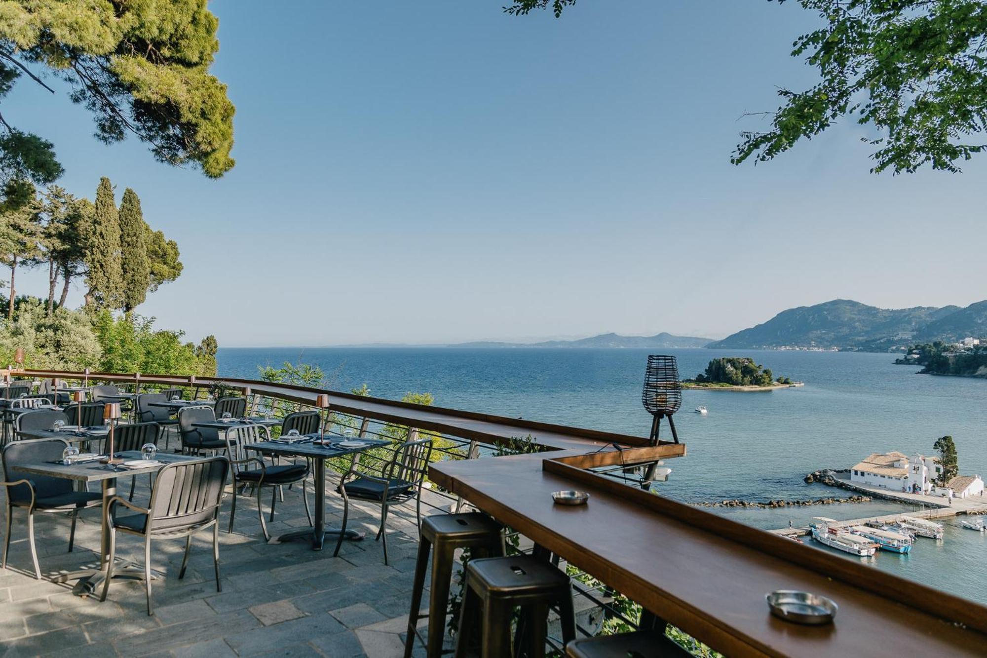 Corfu Holiday Palace Perama  Bagian luar foto View of the Gulf of Pag from the town of Pag