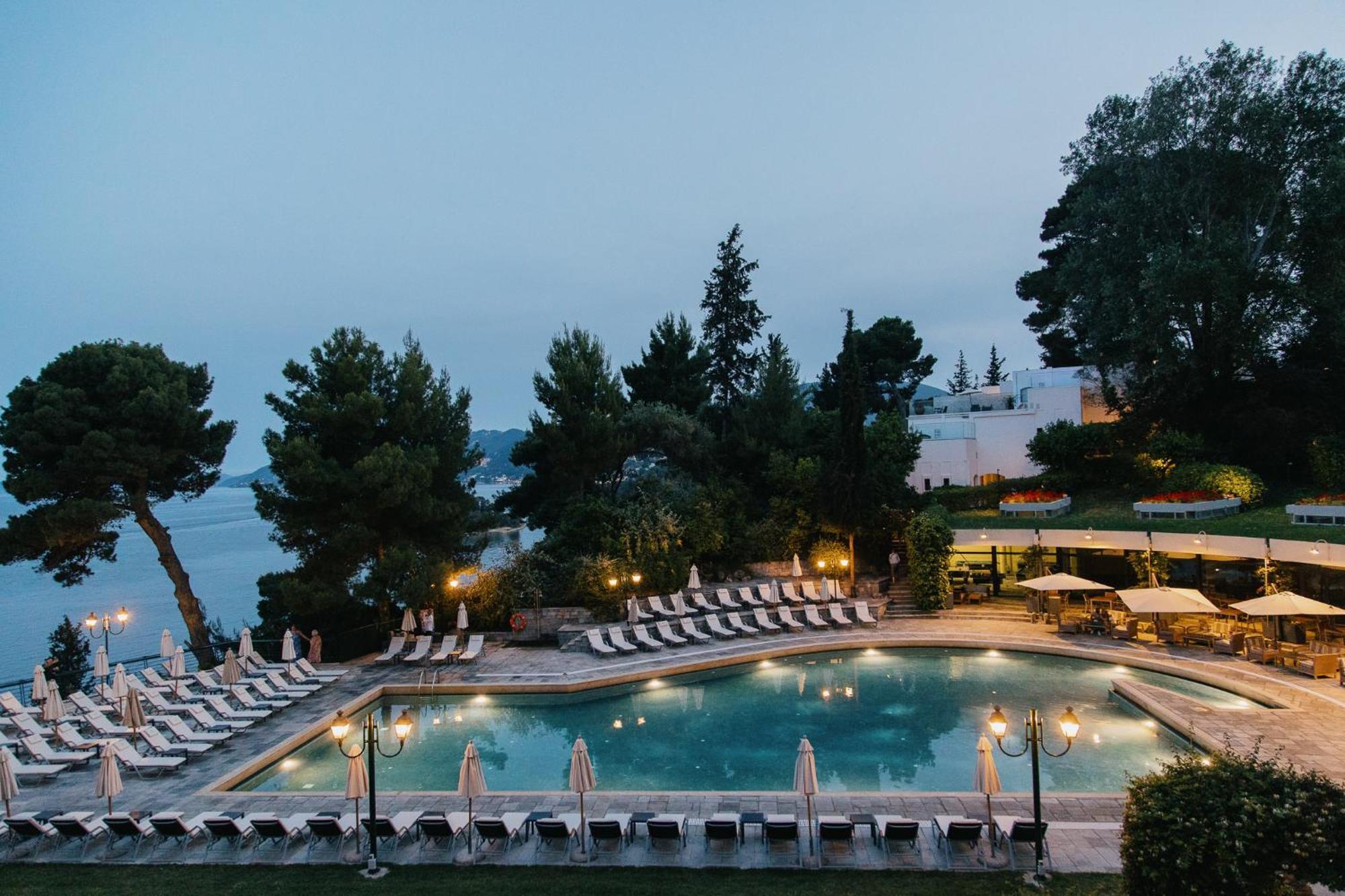Corfu Holiday Palace Perama  Bagian luar foto The swimming pool at the Hotel Splendid