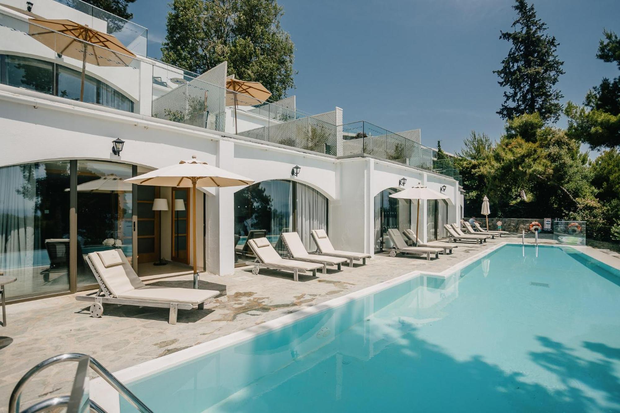 Corfu Holiday Palace Perama  Bagian luar foto The swimming pool at the hotel