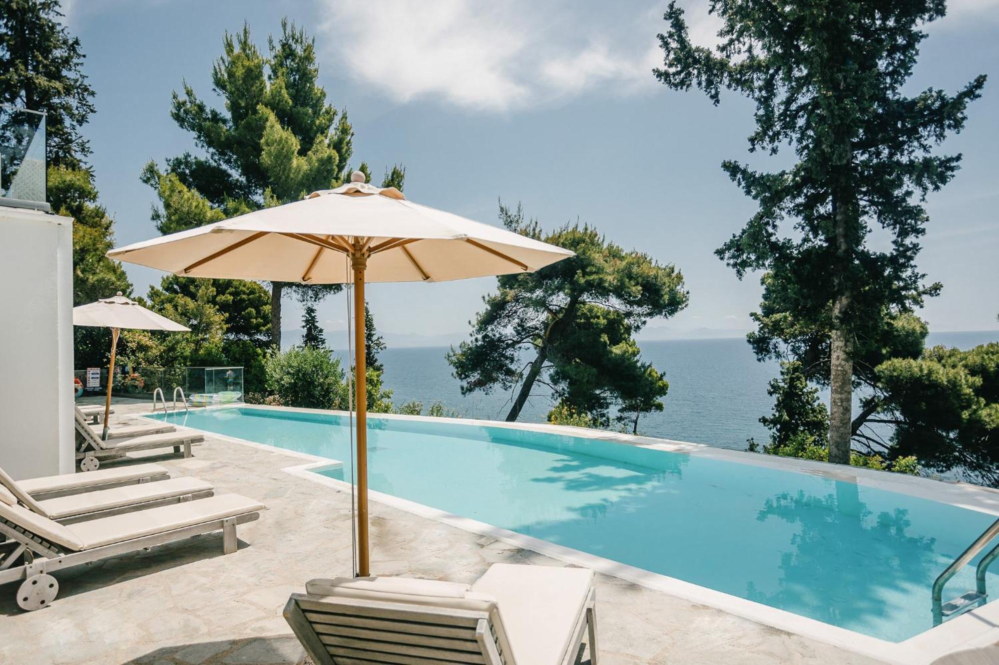Corfu Holiday Palace Perama  Bagian luar foto The pool at the hotel