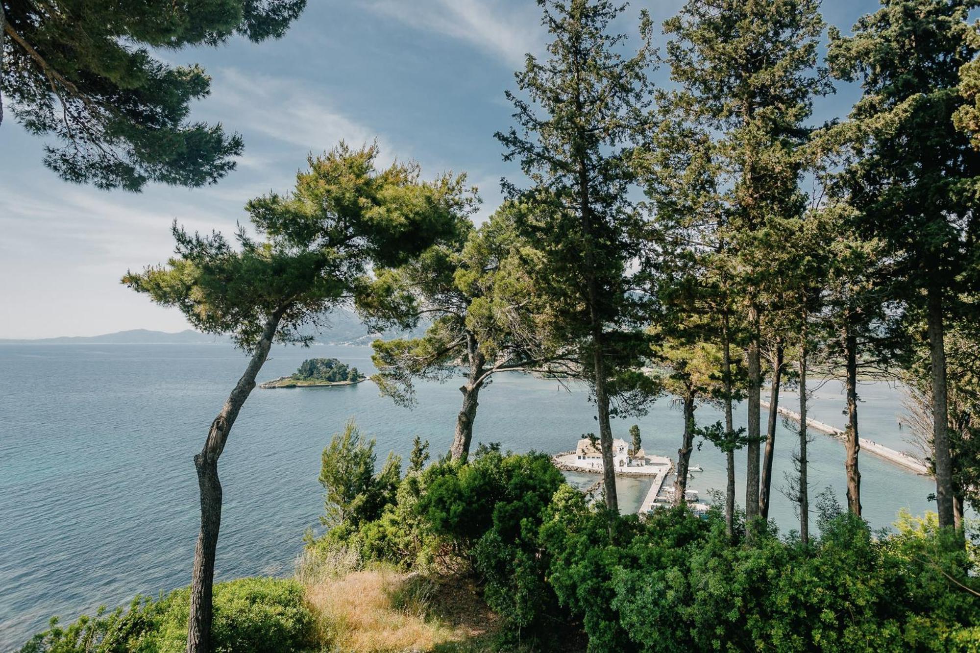 Corfu Holiday Palace Perama  Bagian luar foto View of the bay of Port of Skopelos