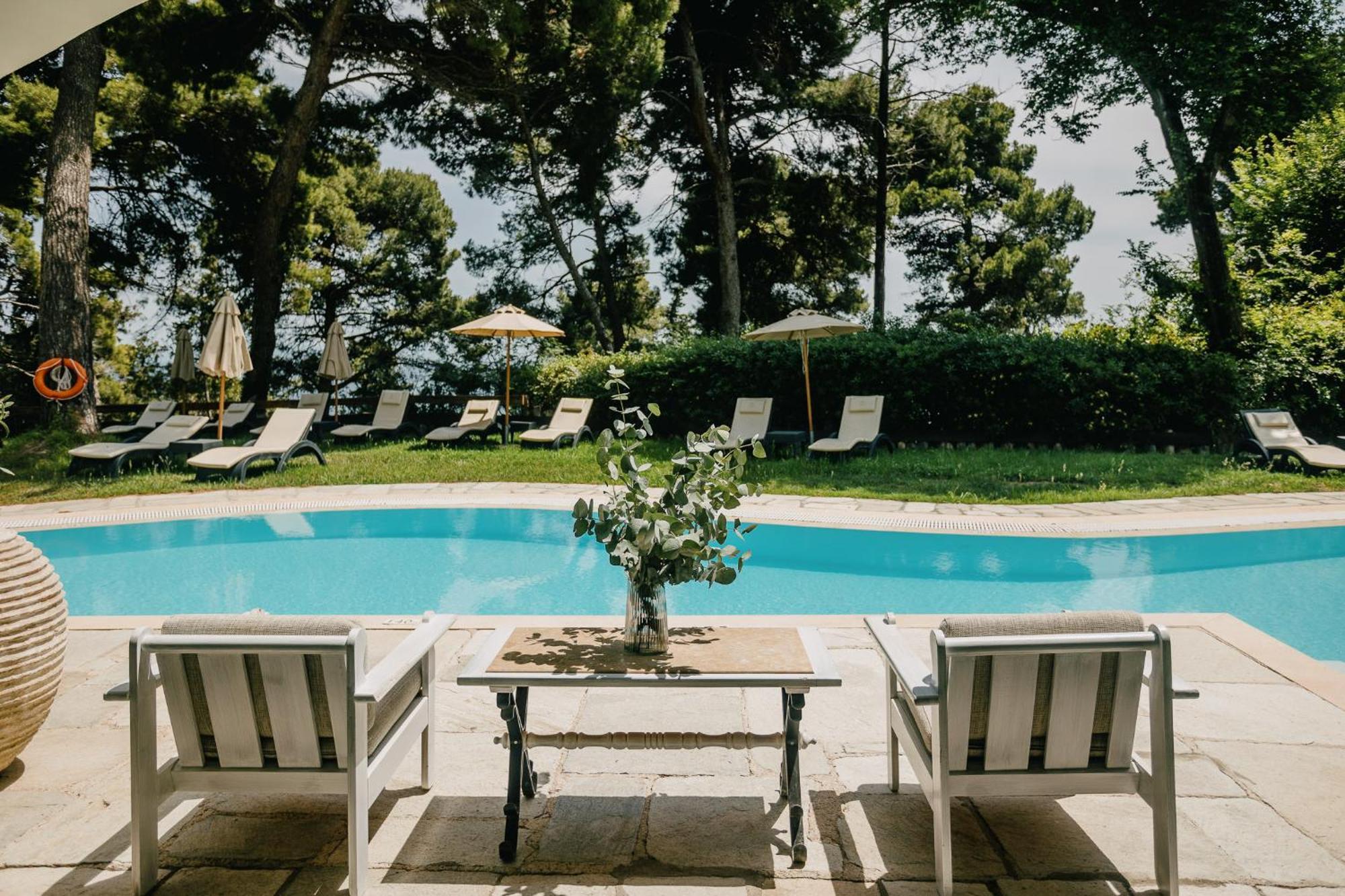 Corfu Holiday Palace Perama  Bagian luar foto The swimming pool at the Hotel